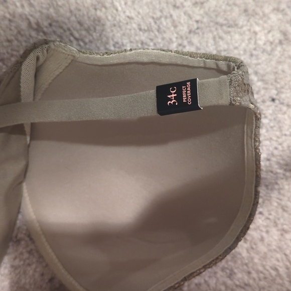 Victoria's secret, green lace bra , 34C - Picture 4 of 4